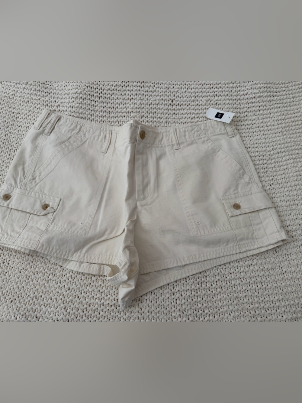 GAP Cream Cargo Shorts